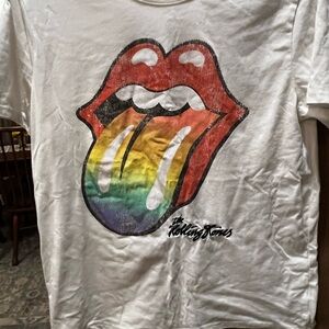 Time and Tru White Graphic Tee with Multicolor Design